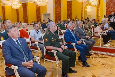 Оренбуржцам вручены госнаграды